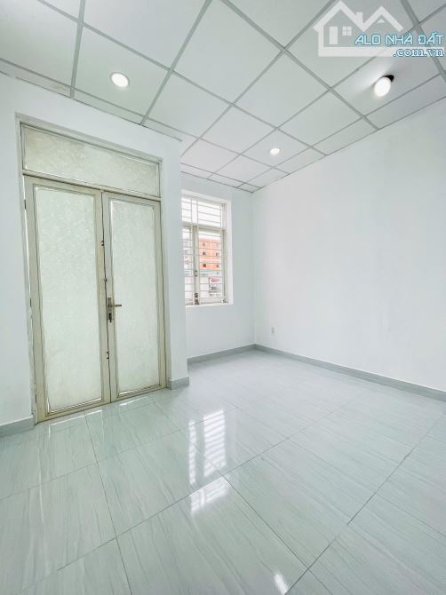 3.7❌9m, BÁN NHÀ 2 TẦNG, HXH, TRƯỜNG CHINH, ĐHT, Q.12, 3 TỶ nhỉnh - 4