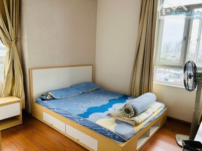 C/c  Saigon Tower, Thoại Ngọc Hầu, Tân Phú : 2p ngủ,69m2, 8tr/th - 4