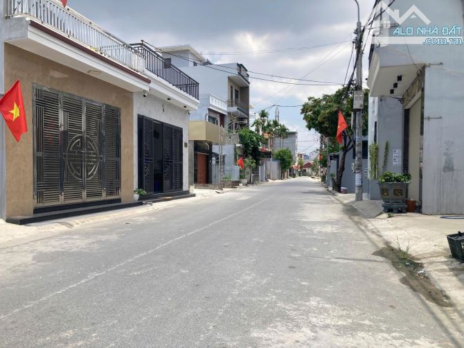 Cần chuyển nhượng 2 lô mặt đường hàng tổng - đằng hải - hải an . Diện tích 100m - 4