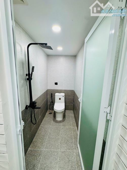 Ô Tô đậu cửa, đường Ni Sư Huỳnh Liên, Tân Bình, 56m2, 2 Tầng, 4/4,3m x 13,2m,chỉ 5 tỷ 7 - 4
