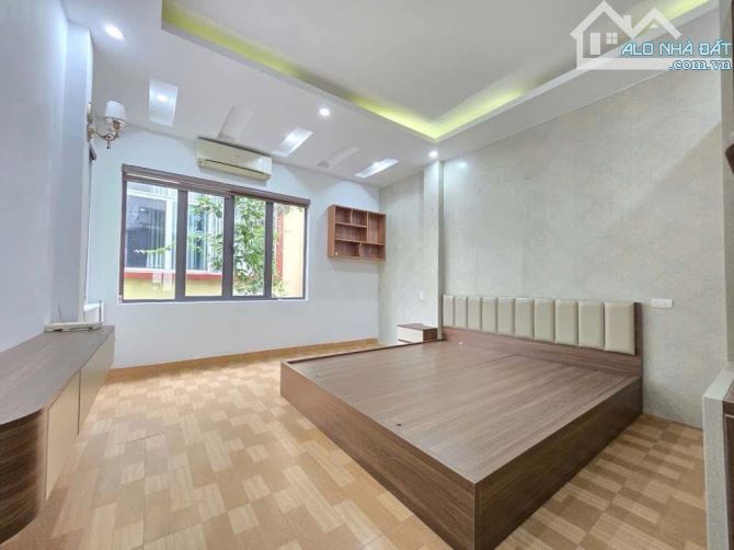 NGUYỄN VĂN CỪ - LONG BIÊN NHÀ 6 TẦNG THANG MÁY - Ô TÔ ĐỖ CỬA - SỔ VUÔNG ĐẸP- GẦN CẦU CHƯƠN - 4