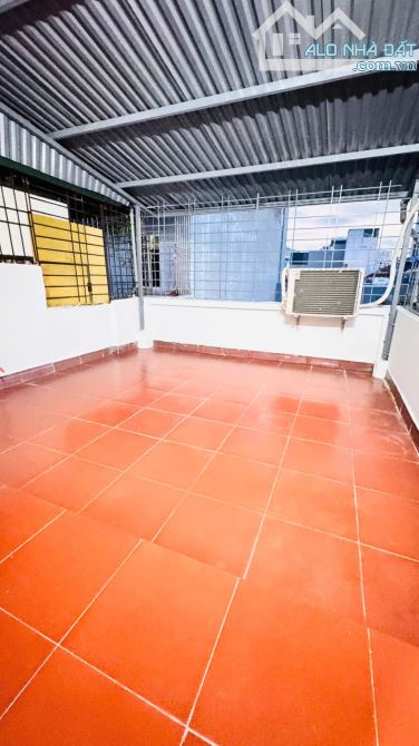SIÊU PHẨM NHÀ KHUÔN VÀNG THƯỚC NGỌC LUNG LINH TẠI KHƯƠNG HẠ 40M CHỈ HƠN 8 TỎI - KHÁCH XEM - 4