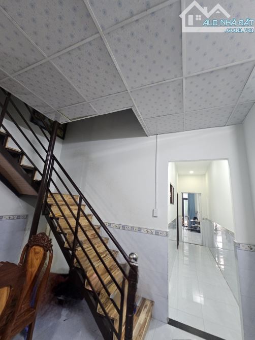 BÁN NHÀ 2 TẦNG HẺM XE HƠI LÊ VĂN KHƯƠNG QUẬN 12 GIÁ RẺ 5,5 TỶ DIỆN TÍCH 110M2 (4x27) NỞ HẬ - 4