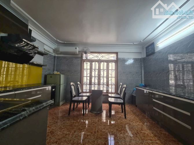CHUYỂN NHƯỢNG NHÀ 4 TẦNG TRUNG TÂM - Ô TÔ ĐỖ TRONG NHÀ THOẢI MÁI - ĐỐI DIỆN SÂN VẬN ĐỘNG L - 4