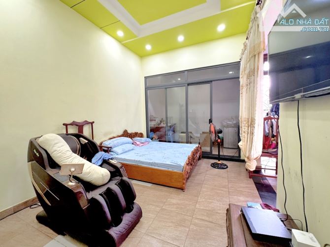 BIỆT THỰ 3 TẦNG, NGANG 8M, MẶT TIỀN - LÃ XUÂN OAI, QUẬN 9 - 4