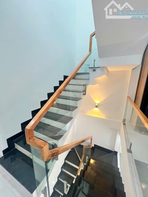 NHÀ MÊ 3 PHÒNG NGỦ FULL NỘI THẤT HẺM 96 Y NUÊ: GIÁ 3.9 tỷ - 4
