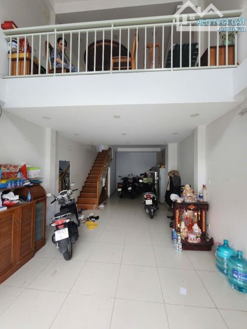Bán nhà HXH rộng 10m Dt đất gần 50m 4 tầng vuông vức nhỉnh 10tỷ bến Vân đồn quận 4 - 4