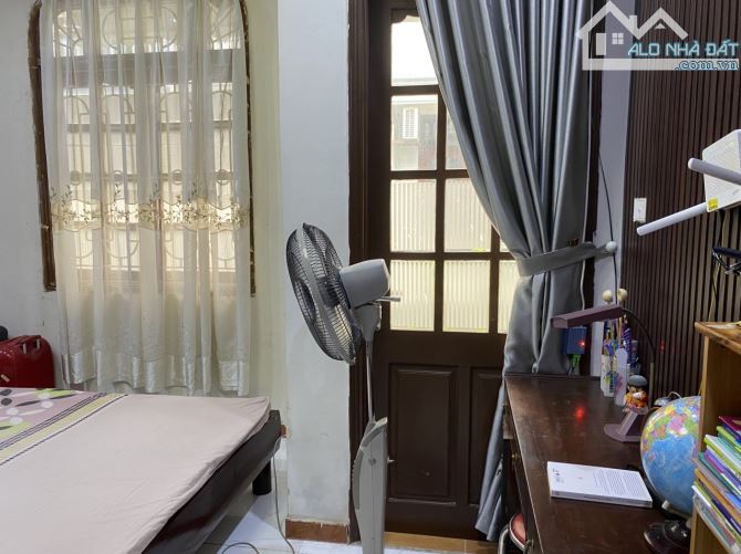 Cho thuê nhà ở 8/15 ngõ 61 Lạc Trung, Hai Bà Trưng. DT 40m x 4 tầng, giá 15tr - 4