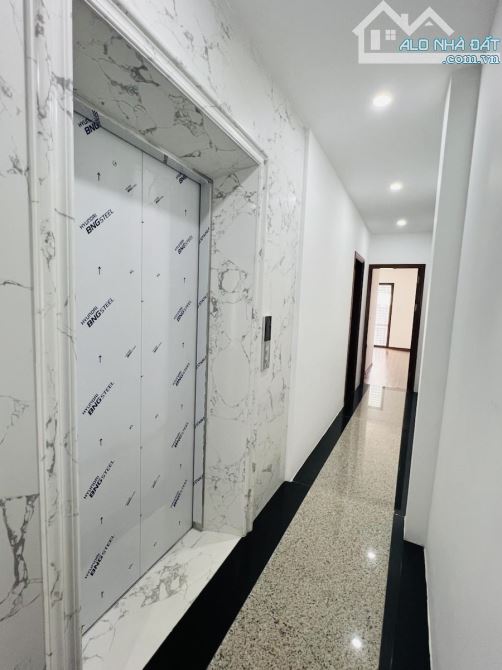 7 TẦNG THANG MÁY TÔN ĐỨC THẮNG- 12 PHÒNG KHÉP KÍN - LÔ GÓC- Ô TÔ - CÁCH MP 40M - 5