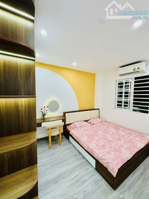 Ô Tô đậu cửa, đường Ni Sư Huỳnh Liên, Tân Bình, 56m2, 2 Tầng, 4/4,3m x 13,2m,chỉ 5 tỷ 7 - 5