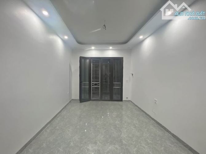 Cầu Cốc - Tây Mỗ - MỚI SỊN SÒ - Ô TÔ ĐỖ CỬA - VÀI BƯỚC VINCOM - 30.4m2 - 5 tầng - 6.4 Tỷ - 5