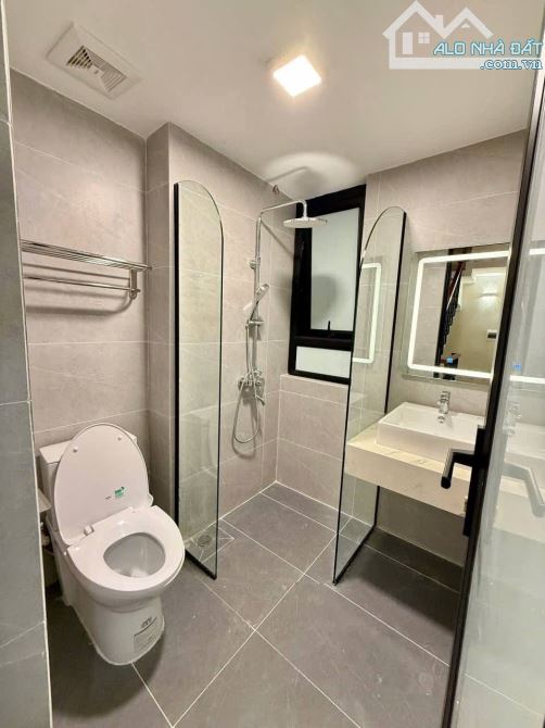 CC bán nhà phố Hoàng Ngân 45m2 x MT 4m, ô tô tránh, SĐCC. Giá: 15 tỷ - 5