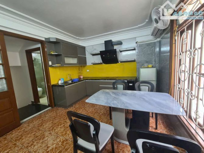 CHUYỂN NHƯỢNG NHÀ 4 TẦNG TRUNG TÂM - Ô TÔ ĐỖ TRONG NHÀ THOẢI MÁI - ĐỐI DIỆN SÂN VẬN ĐỘNG L - 5