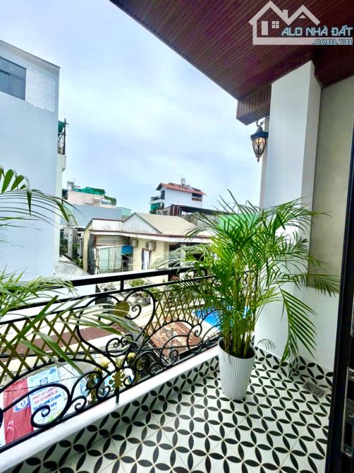 NHÀ MỚI 3 TẦNG – FULL NỘI THẤT – Hẻm  88 NGUYỄN VĂN QUỲ – QUẬN 7 – CHỈ 6,6 Tỷ TL - 6