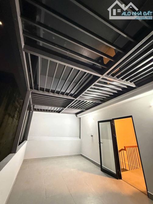 CC bán nhà phố Hoàng Ngân 45m2 x MT 4m, ô tô tránh, SĐCC. Giá: 15 tỷ - 6