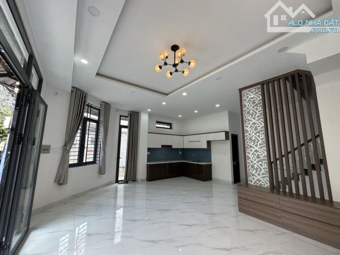 LÔ GÓC 2 MẶT TIỀN – NHÀ 4 TẦNG BTCT – 68M² – HẺM XE HƠI – GIÁ 7.5 TỶ - 6