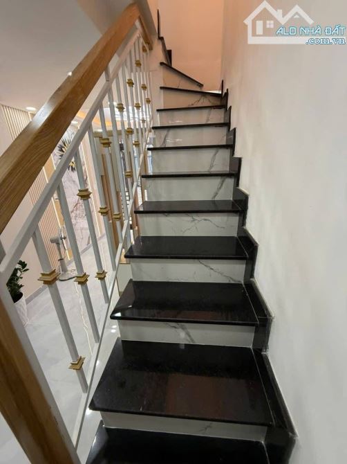Căn Duy Nhất Góc 2 MT Phạm Văn 2 quận Tân Bình 131m2 10p đg có doanh thu 30tr/thg - 7
