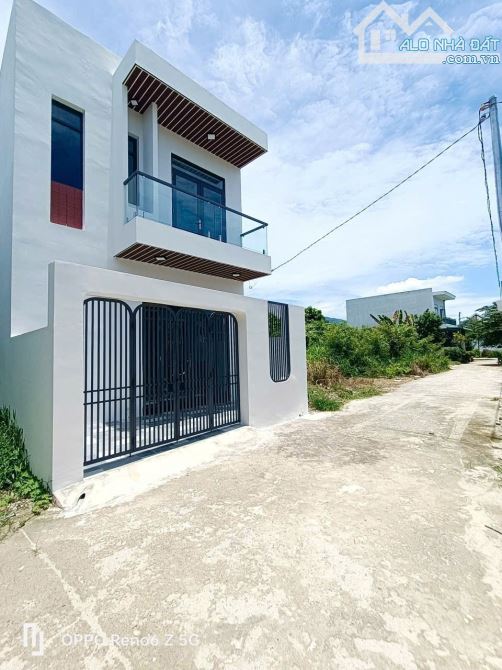 BÁN NHÀ 2 TẦNG MỚI THỊ TRẤN DIÊN KHÁNH,SÁT BÊN ĐƯỜNG TRẦN BÌNH TRỌNG - Vị trí: Cách Đồng K - 7