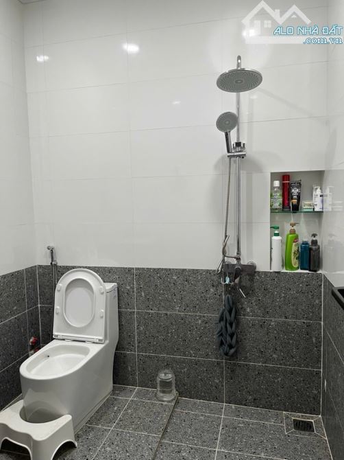 HẺM XE TẢI QUAY ĐẦU CÁCH 15M –NHÀ MỚI TINH –TẶNG FULL NỘI THẤT–74M2 - 3 TẦNG - NGAY AEO - 7