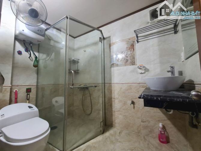 CHUYỂN NHƯỢNG NHÀ 4 TẦNG TRUNG TÂM - Ô TÔ ĐỖ TRONG NHÀ THOẢI MÁI - ĐỐI DIỆN SÂN VẬN ĐỘNG L - 7