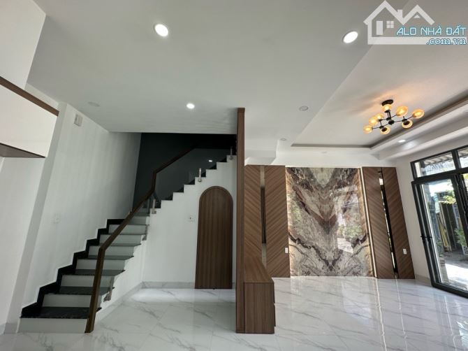 LÔ GÓC 2 MẶT TIỀN – NHÀ 4 TẦNG BTCT – 68M² – HẺM XE HƠI – GIÁ 7.5 TỶ - 7