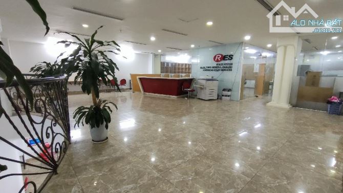 Tòa nhà Nguyễn Hữu Thọ, 416m2 x 9 tầng MT 15.8m lô góc, dòng tiền 450 tr/tháng, Giá 189 tỷ