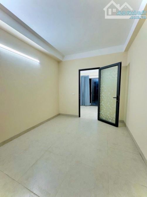 Bán nhà Nguyễn Đức Cảnh. Mặt ngõ - 6 tầng mới keeng. Ngõ thông - kinh doanh - VF3 đỗ cửa. - 8