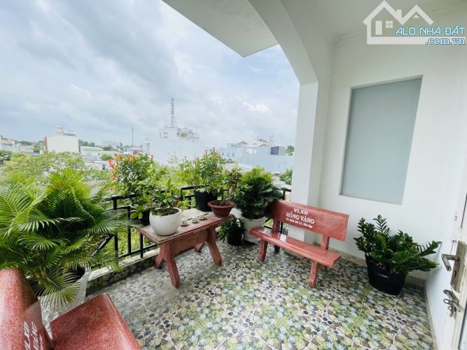 Bán Nhà Hóc Môn -174 M2 ( 7.6 x 23 ) - 4Tầng - HXH -  Chỉ 8Tỷ. - 8