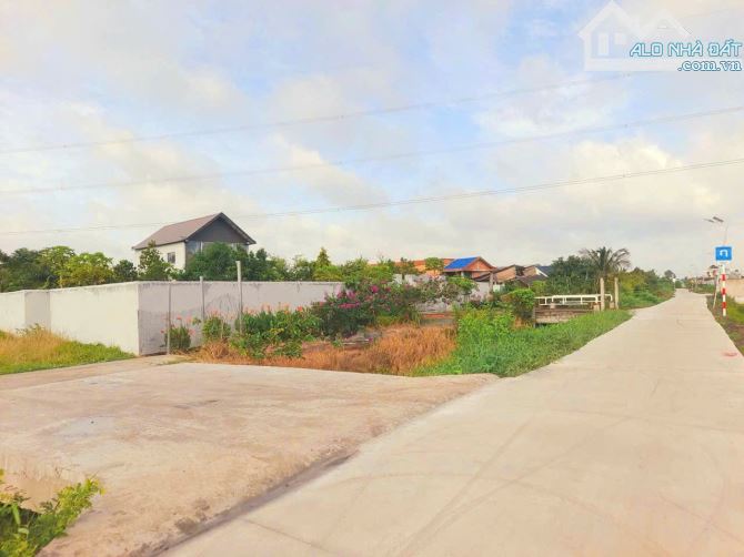 Hàng Thơm, 171m2 đất thổ cư 8x 20m view kênh, chỉ 590tr - 8