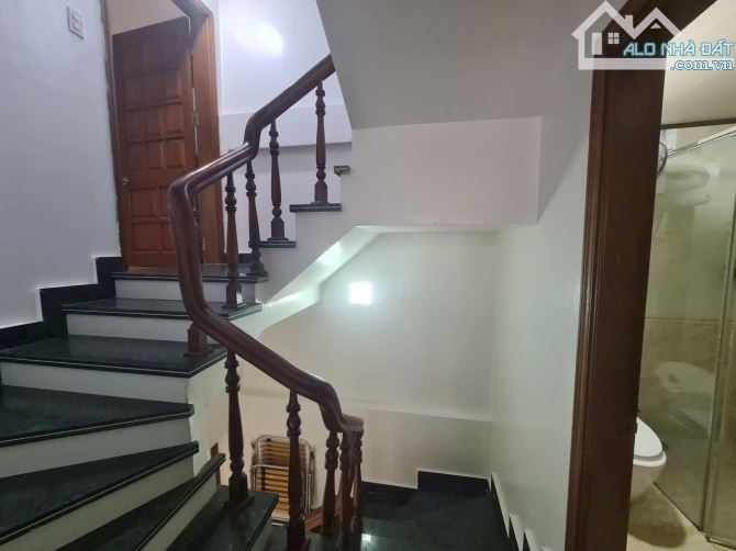 CHUYỂN NHƯỢNG NHÀ 4 TẦNG TRUNG TÂM - Ô TÔ ĐỖ TRONG NHÀ THOẢI MÁI - ĐỐI DIỆN SÂN VẬN ĐỘNG L - 8