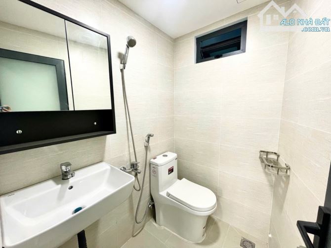 MẶT PHỐ NGUYỄN KHUYẾN P12 BÌNH THẠNH - 40M (5x8)- 6 TẦNG MẶT TIỀN 5M - 5 PN 6 WC - 9
