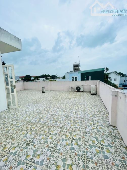 Bán Nhà Hóc Môn -174 M2 ( 7.6 x 23 ) - 4Tầng - HXH -  Chỉ 8Tỷ. - 9