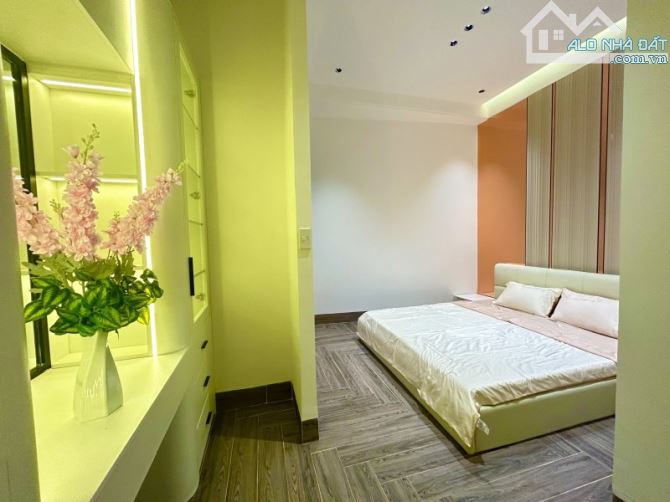 Siêu phẩm gần biển du lịch Nguyễn Tất Thành, Nhà đẹp 3 tầng sang trọng giá cực nét, 4.xx - 9