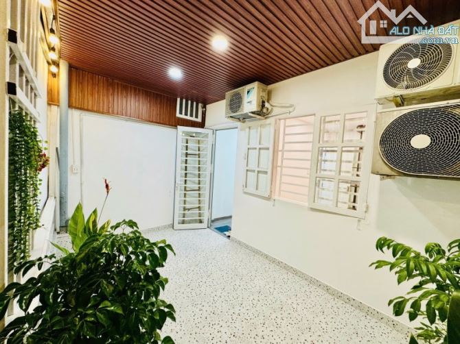 Ô Tô đậu cửa, đường Ni Sư Huỳnh Liên, Tân Bình, 56m2, 2 Tầng, 4/4,3m x 13,2m,chỉ 5 tỷ 7 - 9