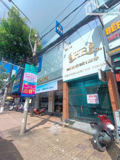 Cho Thuê 1 Trệt 2 Lầu + Sân Thượng Mặt Tiền Trần Hưng Đạo - Đối Diện Tòa Nhà PVCombank