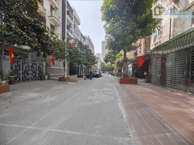 Siêu phẩm nhà phố Sa Đôi Đại Mỗ, 2 mặt phố ô tô tránh, vỉa hè, kinh doanh đỉnh 100m2 25 tỷ