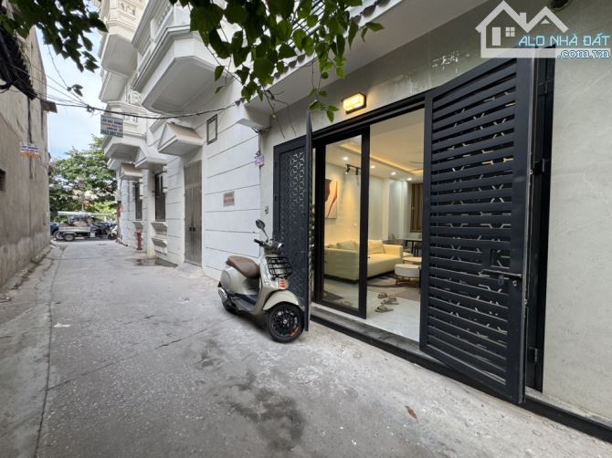 BÁN NHÀ HOÀNG NHƯ TIẾP, BỒ ĐỀ, LONG BIÊN DIỆN TÍCH 70 MÉT X 5T, Ô TÔ TRÁNH GẦN, 14 TỶ