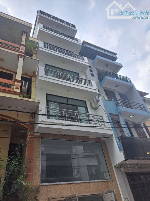 Cho thuê nhà ngõ 100 Hoàng Quốc Việt. Diện tích 65M x 7 tầng có thang máy, đủ điều hòa - 1