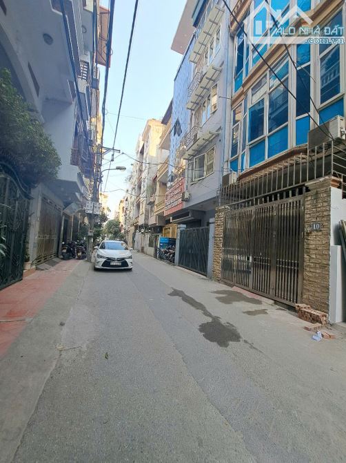 Cho thuê căn nhà 65m2 x 7 tầng tai ngõ 100 đường Hoàng Quốc Việt, Nghĩa Đô, Hà Nội