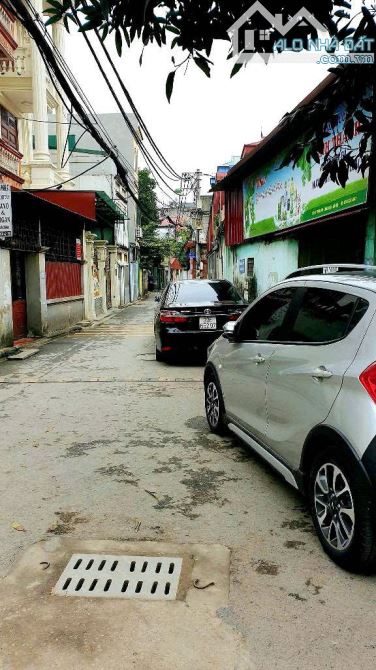 THƯỢNG THANH - GẦN PHỐ - LÔ GÓC - BÁN ĐẤT TẶNG NHÀ CẤP 4 CÓ GÁC XÉP - Ở LUÔN