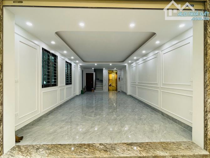 Hiếm! Nhà cực đẹp 45m2x7T thang máy. Phân lô, vỉa hè, ô tô tránh và đậu đỗ phố Đội Cấn.