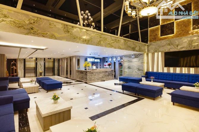 Bán khách sạn mặt tiền đường Trần Phú  -  Diện tích đất: 212 m2,ngang 9 mét , 20 tầng