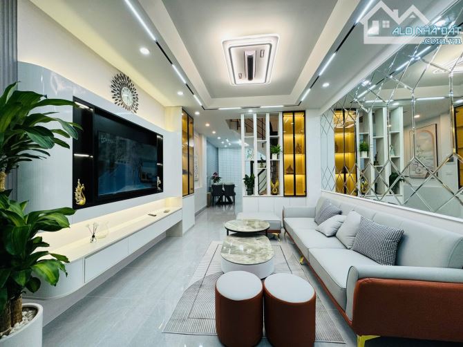 Bán gấp trong tuần! Nhà đẹp phố Khương Hạ-35m2x5T-Hơn 7 tỷ-2 thoáng,30m ô tô.