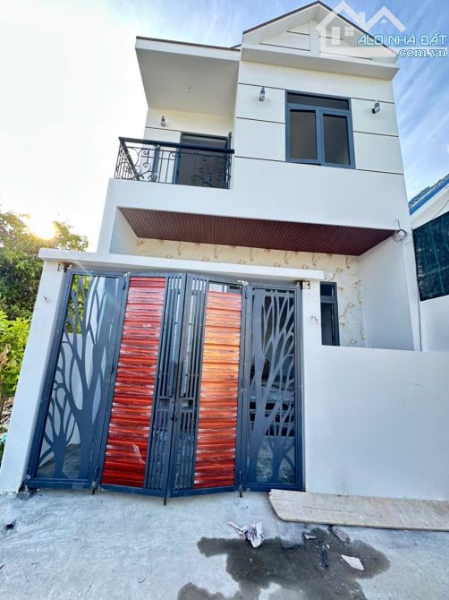 Nhà 2 tầng Diên Thạnh mới xây giáp thị trấn Diên Khánh