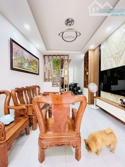 BÁN NHÀ GẦN PHỐ MINH KHAI – HAI BÀ TRƯNG, NGÕ THÔNG GẦN ĐƯỜNG Ô TÔ, 5 TẦNG TẶNG NỘI THẤT.