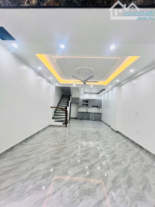 Bán nhà 4 tầng độc lập phố Văn Cao