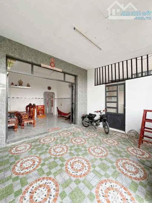 nhà cấp 4 77m2 giá 1ty100triệu cách nhựa Lộc Trung 400m sổ hồng có hiển thị đường