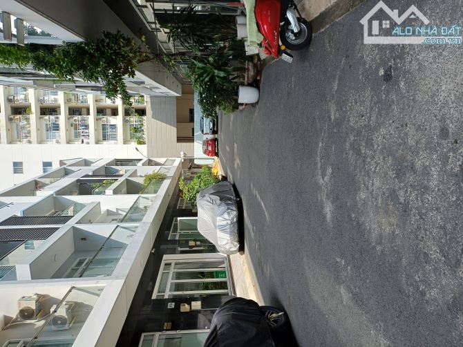 3 TẦNG TRONG KHU DÂN CƯ ĐỒNG BỘ LASCASA - PHÚ THUẬN Q7- NGANG 5M XH NGỦ TRONG NHÀ-9.5 TỶ