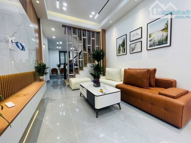 40M2 x 5T - Phố Kim Giang - Thanh Xuân - Nhà Mới - Ngõ Thông - MT 3.7m - Giá 8.6 tỷ