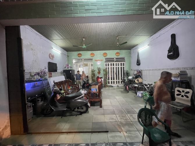 Nhà Xưởng Mặt tiền đường TÂN THỚI NHẤT 13 phường TTN Q12 dt 211m2 (6,5mx35m) Đường 6m